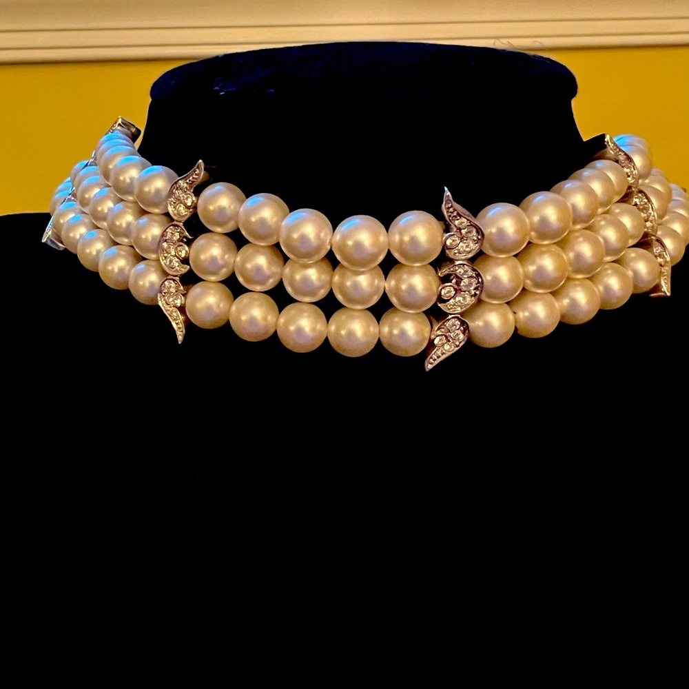Pearl and crystal choker